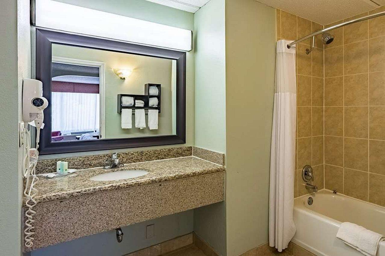 Quality Inn Columbus Near Fort Benning Экстерьер фото